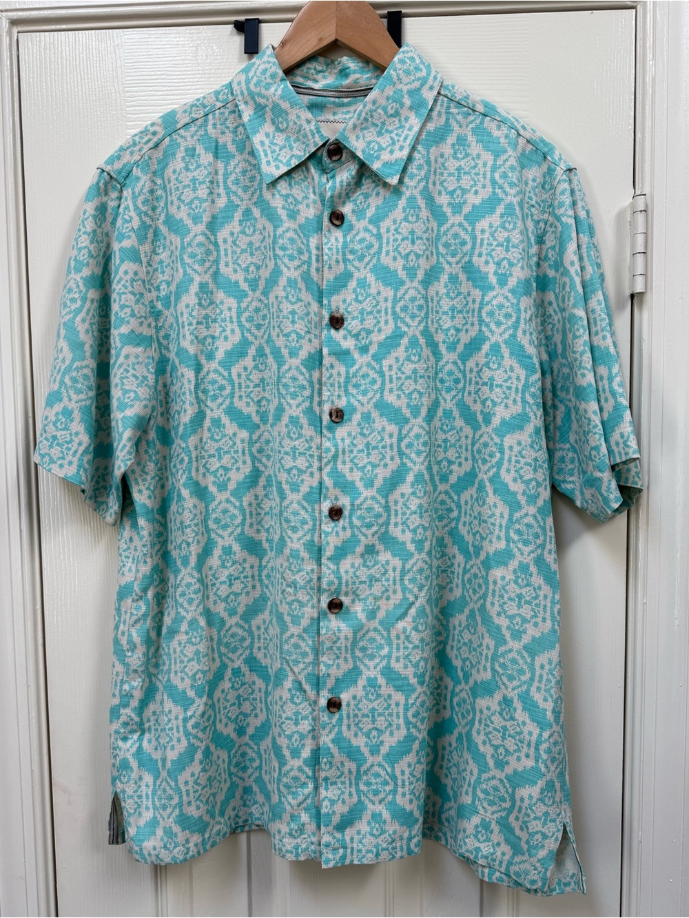 Island Republic 100% Silk Short-Sleeve Button Up Hawaiian Style Shirt Size L